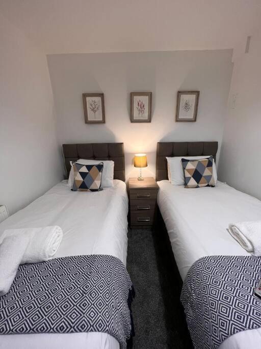 Bridge Place - Spacious Home With Plenty Of Beds! Merthyr Tydfil Exterior foto
