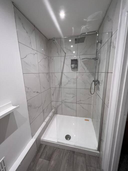 Bridge Place - Spacious Home With Plenty Of Beds! Merthyr Tydfil Exterior foto