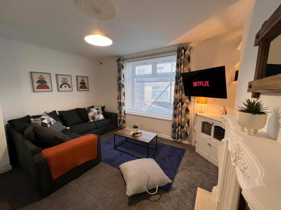 Bridge Place - Spacious Home With Plenty Of Beds! Merthyr Tydfil Exterior foto