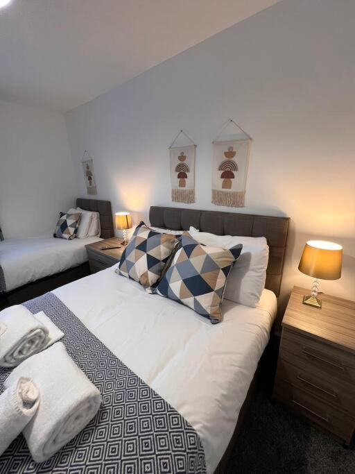 Bridge Place - Spacious Home With Plenty Of Beds! Merthyr Tydfil Exterior foto
