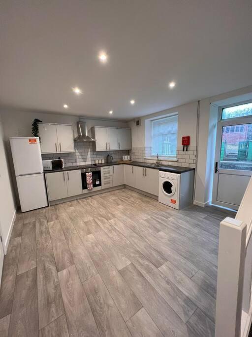 Bridge Place - Spacious Home With Plenty Of Beds! Merthyr Tydfil Exterior foto