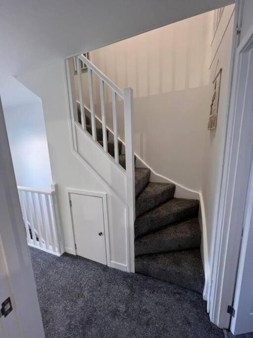 Bridge Place - Spacious Home With Plenty Of Beds! Merthyr Tydfil Exterior foto